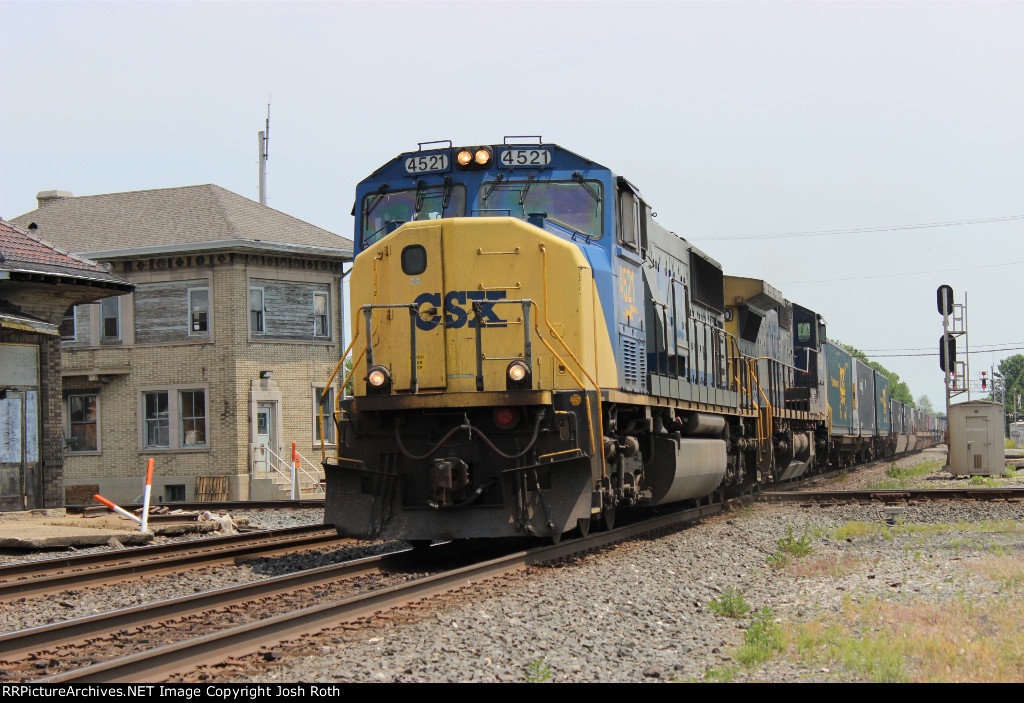 CSX 4521 & CSX 7670